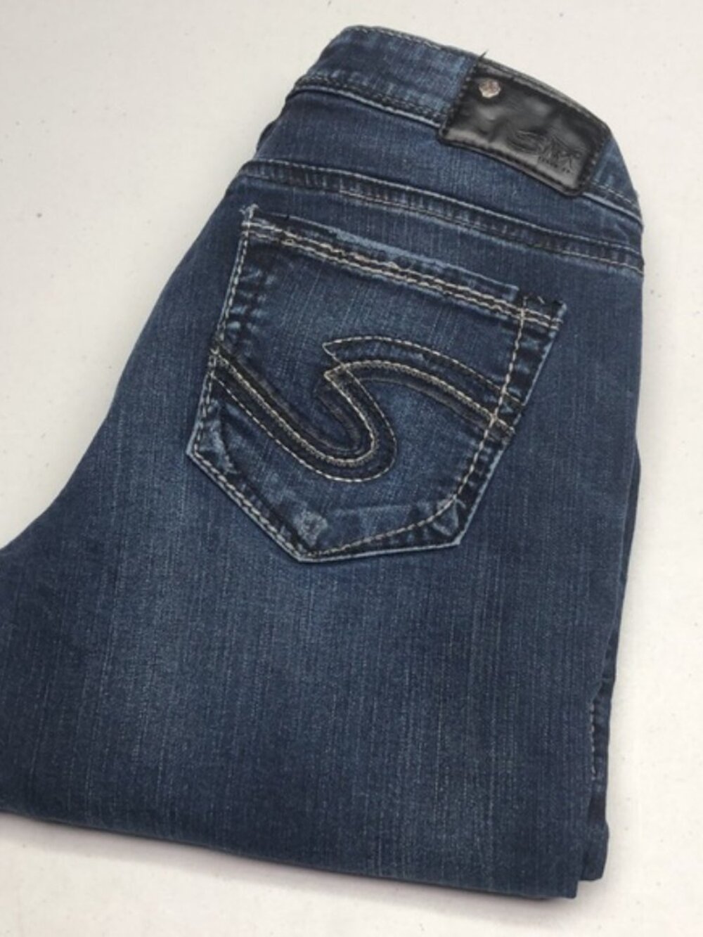LIKE NEW SILVER AIKO MID SKINNY JEANS 26x29 ⭐️